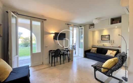 Studio-Apartment mit privater Veranda und Garage