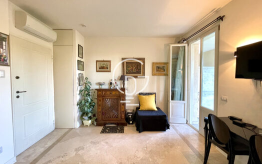 Studio-Apartment mit privater Veranda und Garage