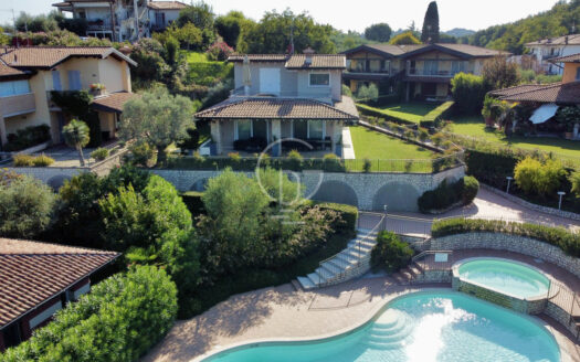 Elegante Einzevilla mit Seeblick in Soiano del Lago