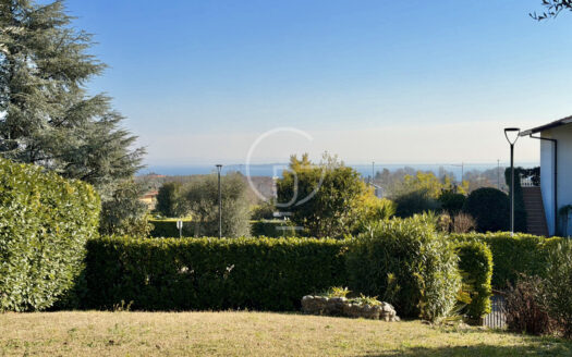 Quadrilocale al piano terra con vista lago