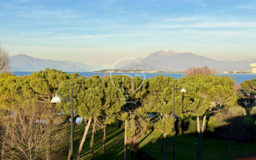 Attico esclusivo con vista lago a rivoltella del garda