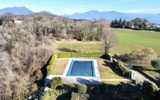 Wohnung mit privatem Garten und Gemeinschaftspool