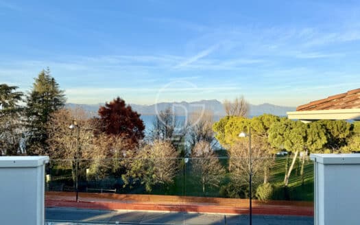 Exklusives penthouse mit seeblick in rivoltella del garda