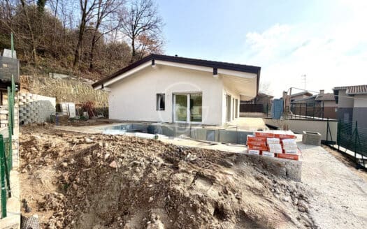 Neue Einzelvilla mit Pool