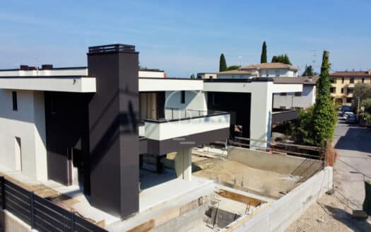 Villa unifamiliare a 300 metri dal lago