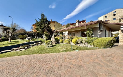 Einzelvilla mit Seeblick