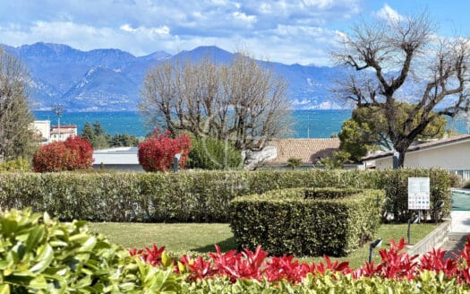 Wohnung mit Garten und Seeblick