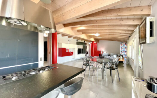 Elegante attico con perrazza e piscina a due dassi dal lago – desenzano del garda