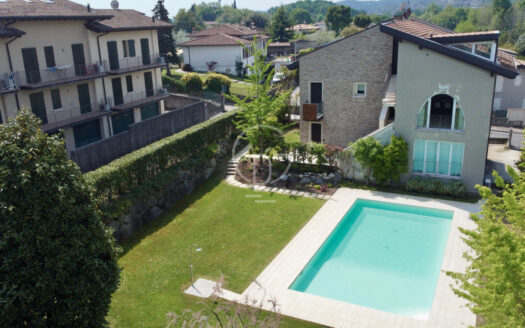 Elegante appartamento trilocale con piscina a moniga del garda