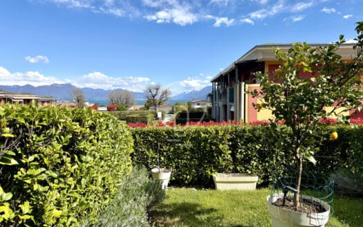 Wohnung mit Garten und Seeblick