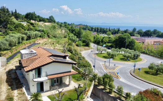 Nuova villa singola vista lago