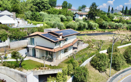 Nuova villa singola vista lago