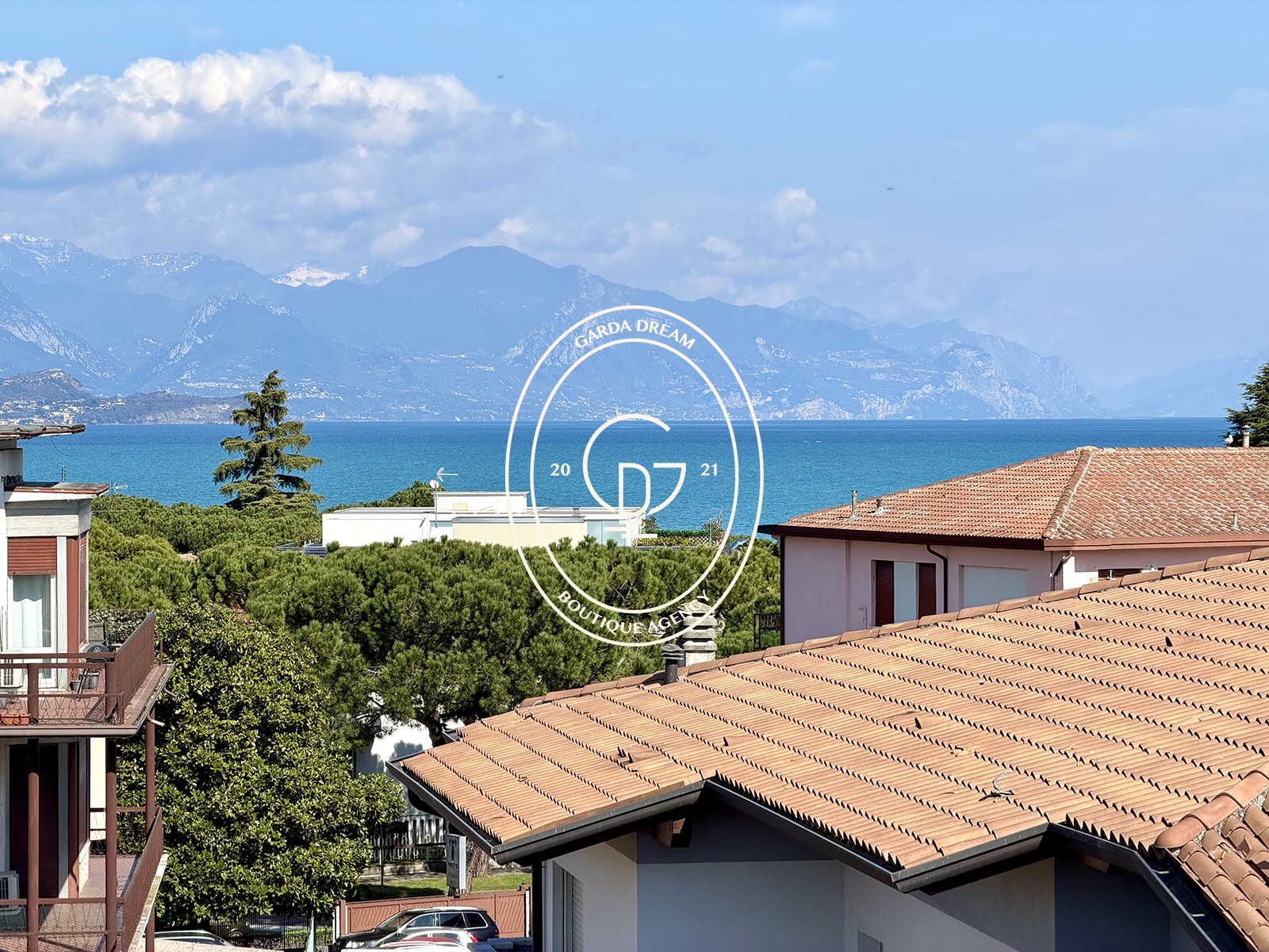 Villa di testa con giardino privato vicino al centro di desenzano