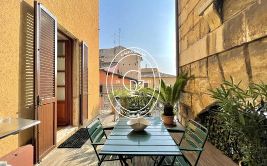 Appartamento in centro storico con terrazzo a desenzano del garda