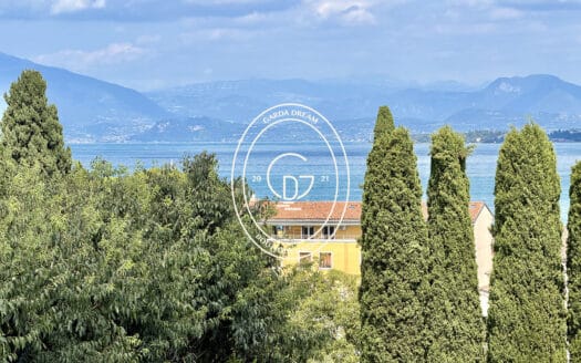 Esclusivo attico duplex di nuova costruzione con vista lago a desenzano