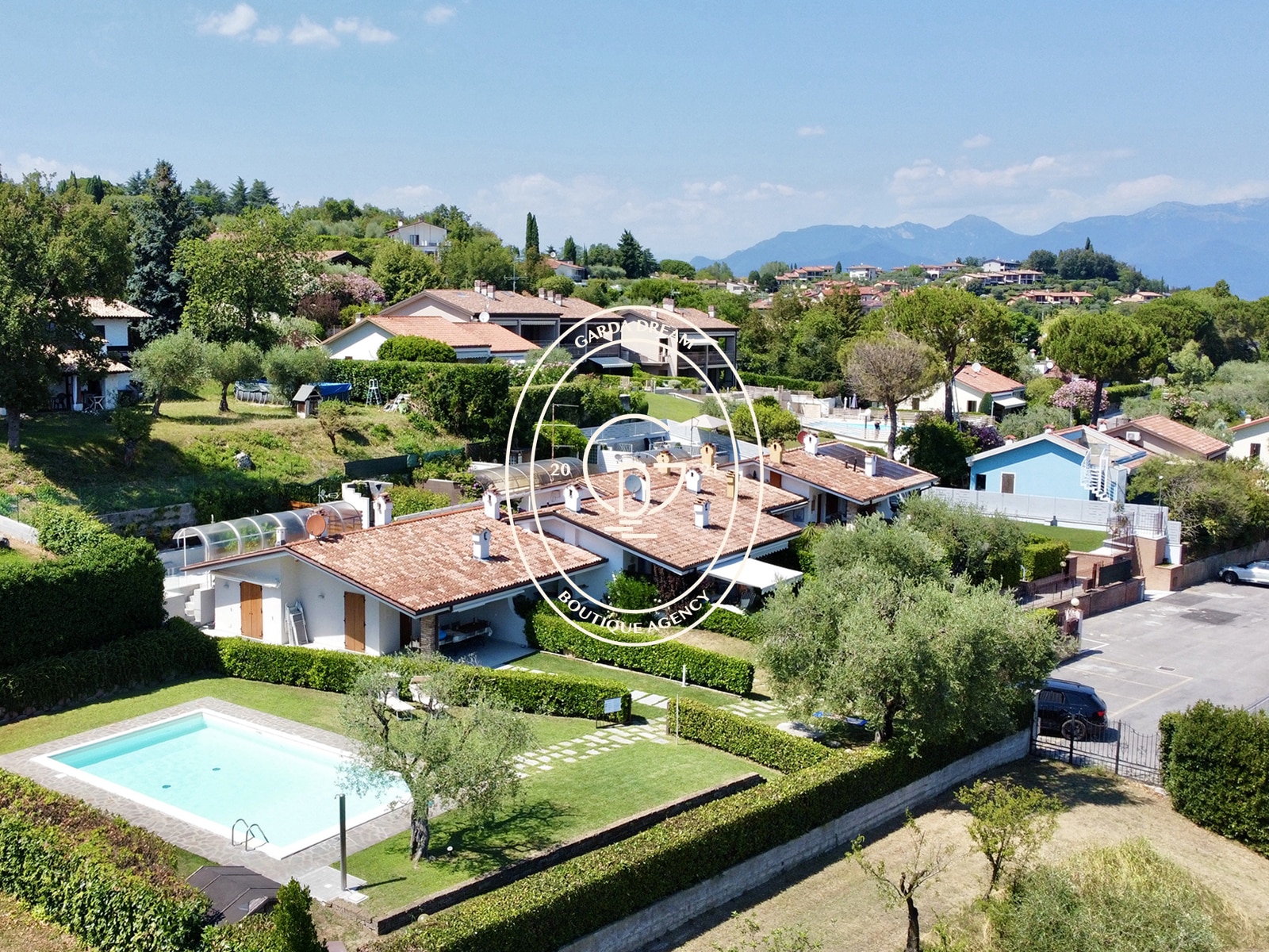 Elegante appartamento con vista lago, giardino privato e jacuzzi a soiano