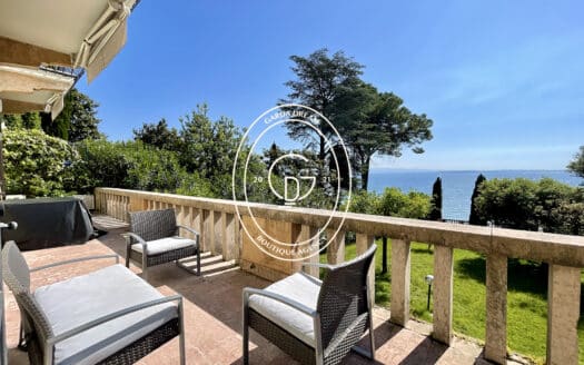 Appartamento fronte lago con accesso alla spiaggia a padenghe del garda
