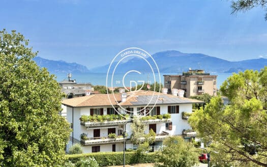 Attico con ampia vista lago a desenzano del garda