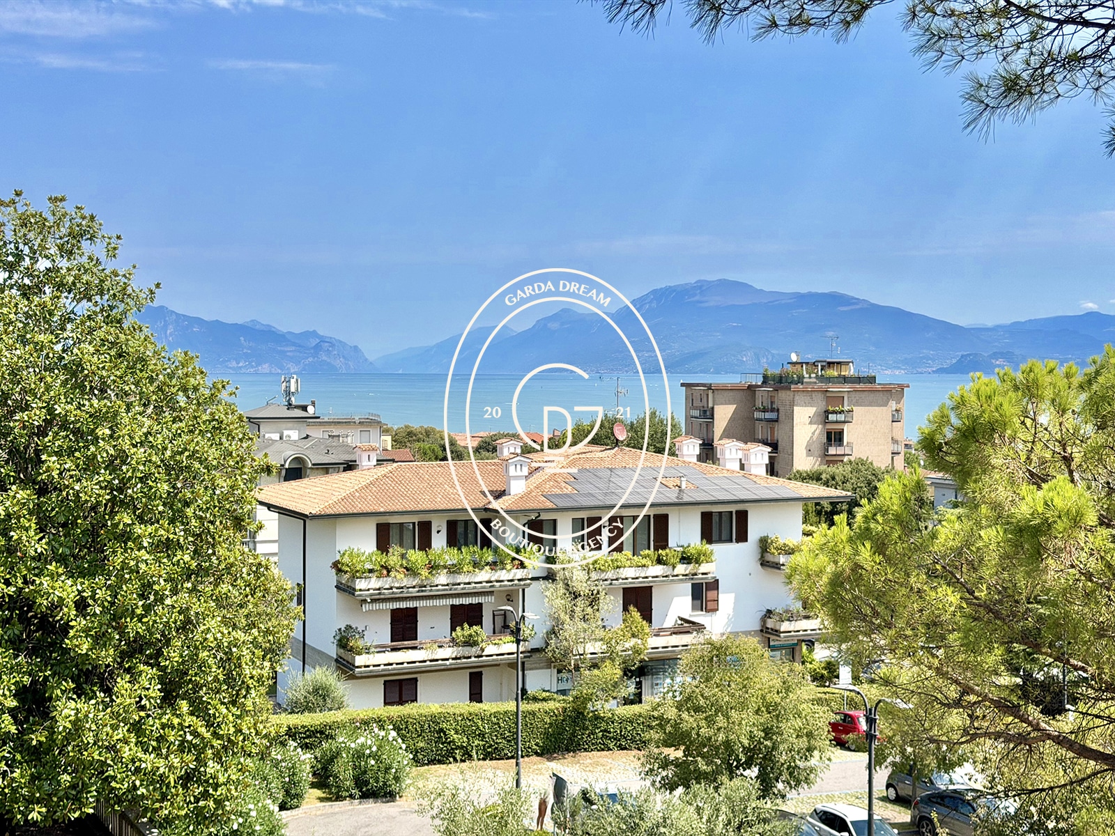 Attico con ampia vista lago a desenzano del garda