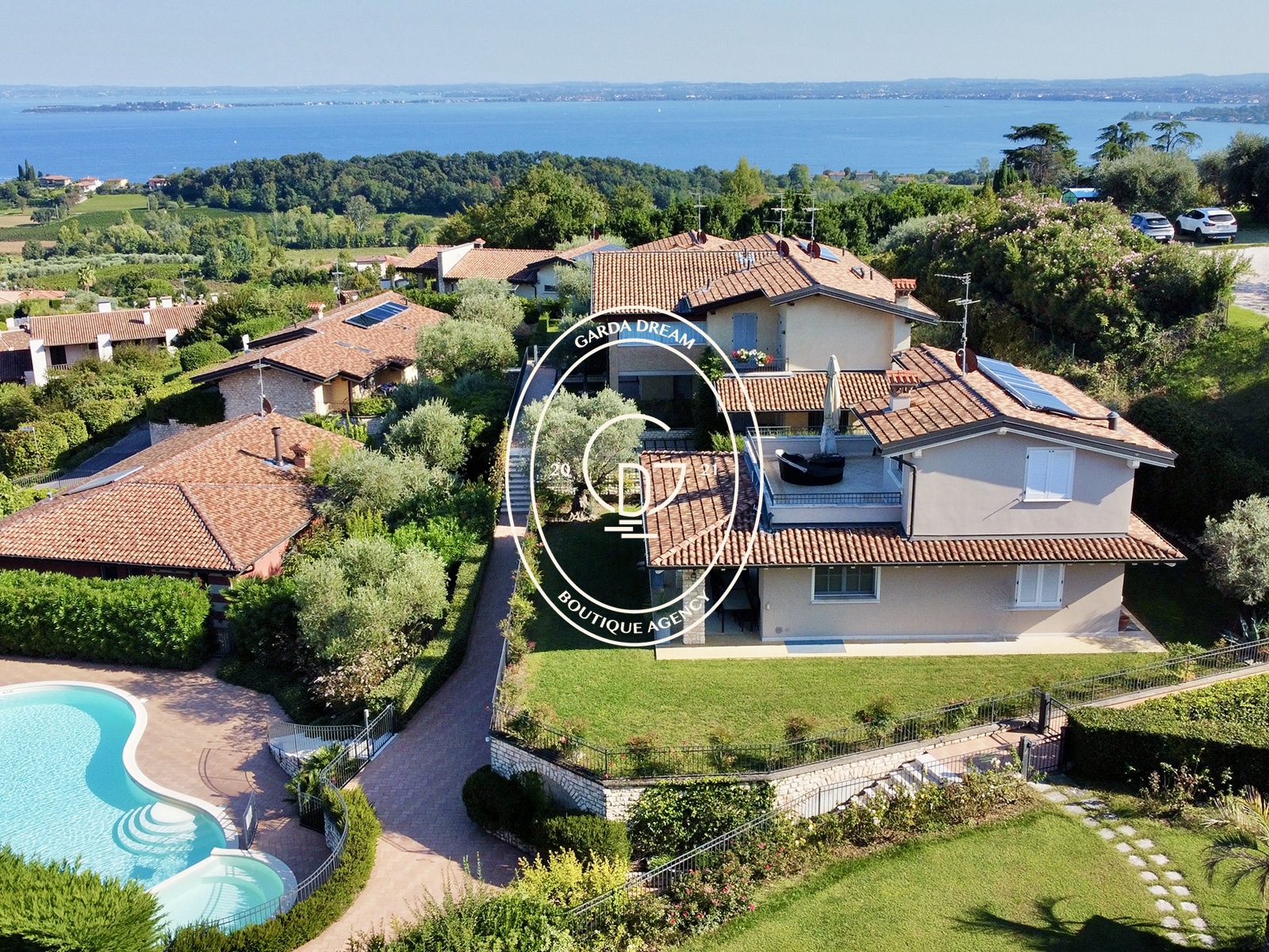 Elegante villa singola con vista lago a soiano del lago