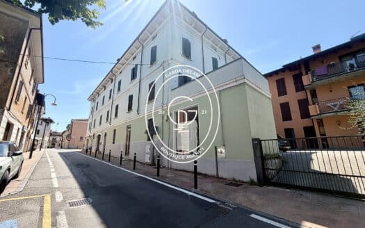 Porzione di palazzo con 4 appartamenti nel centro di desenzano