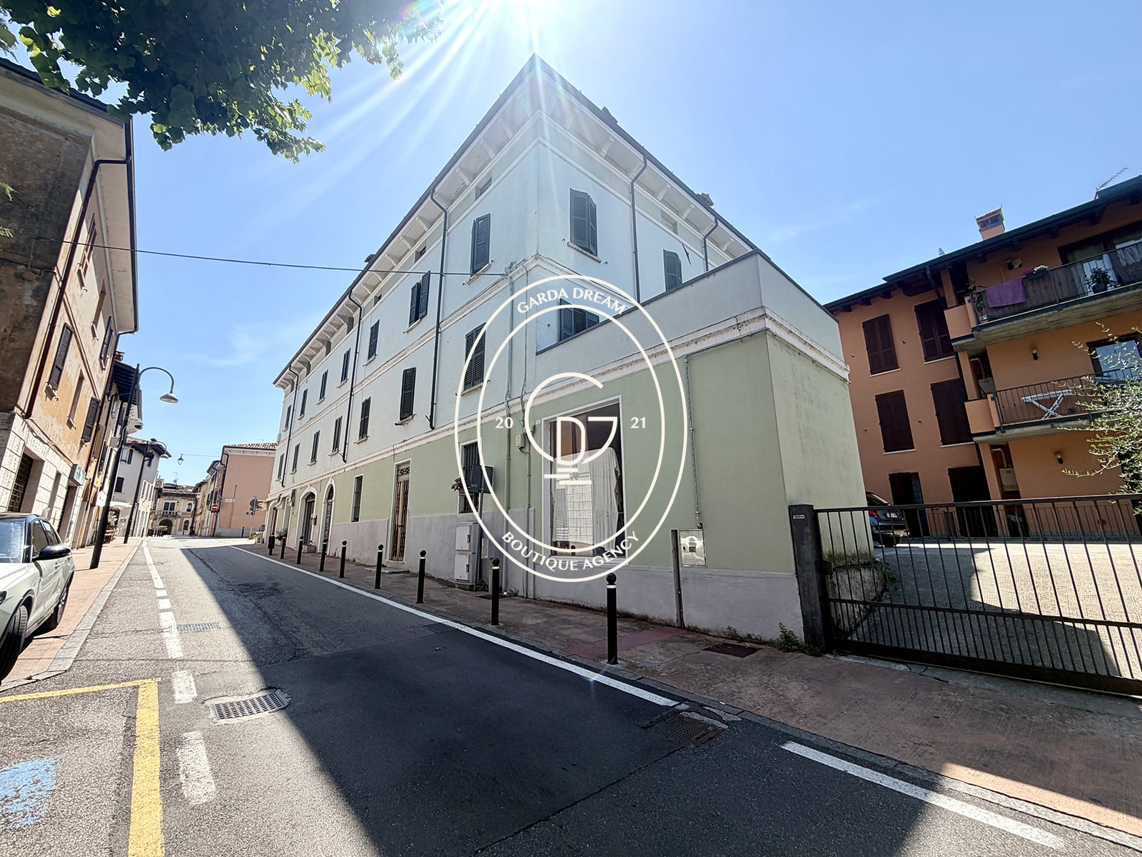 Porzione di palazzo con 4 appartamenti nel centro di desenzano