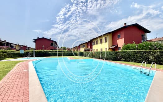Trilocale giardino piscina desenzano 28