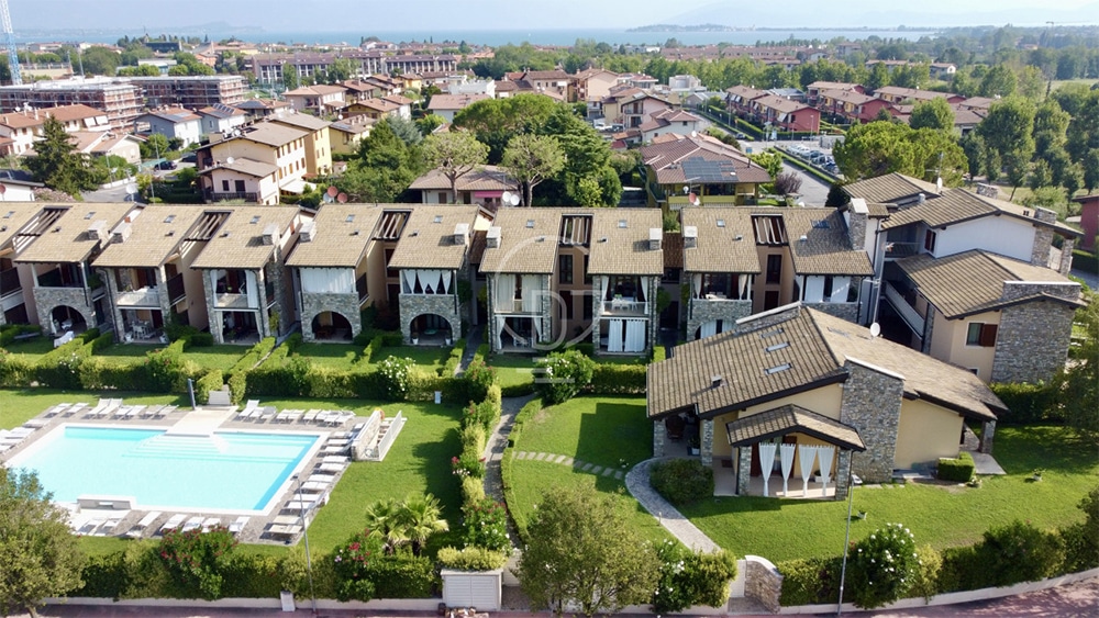 Villa singola con ampio giardino a desenzano del garda