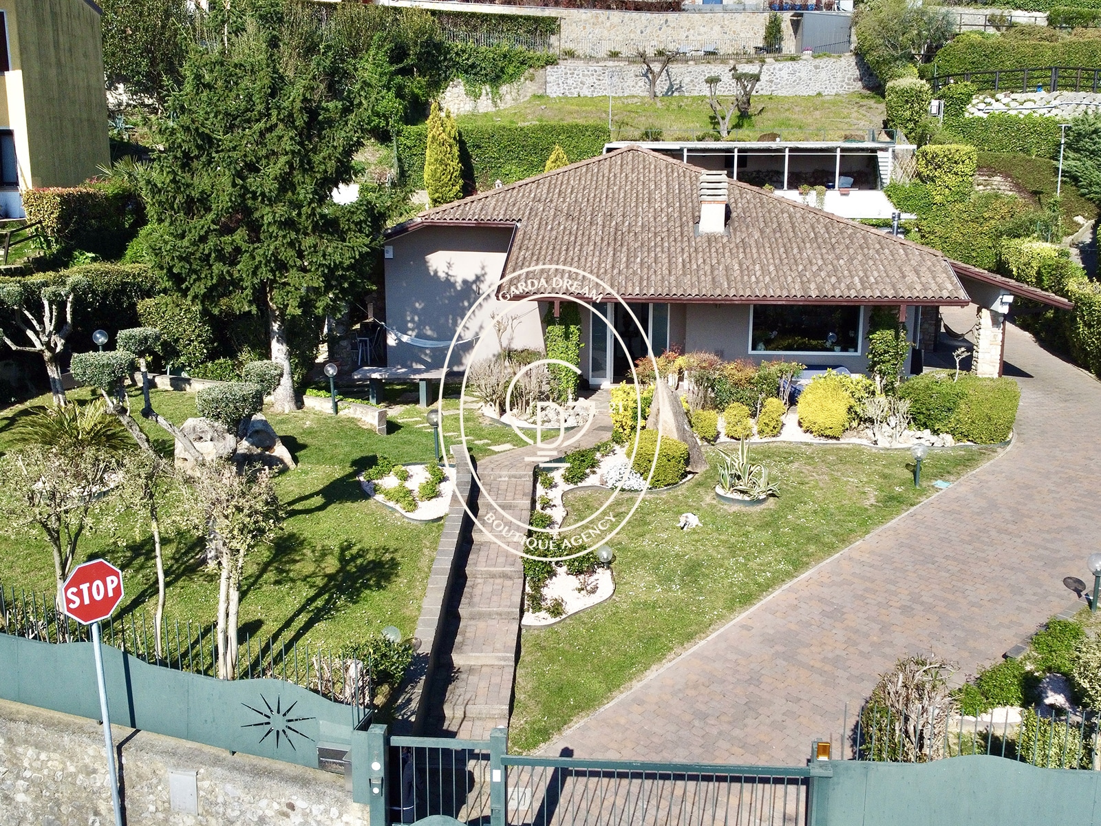 Villa singola ristrutturata con vista lago panoramica a soiano del lago