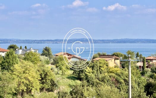 Trilocale vista lago in residence montecolo a manerba del garda