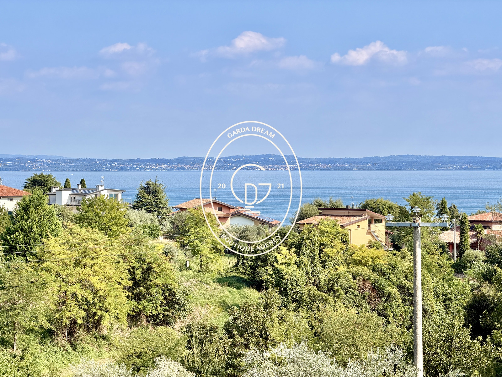 Dreizimmerwohnung mit seeblick in der residenz montecolo in manerba del garda