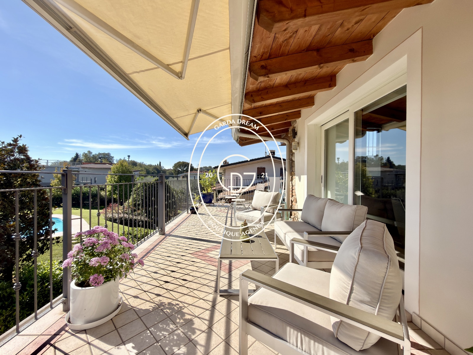 Penthouse mit privatem pool und terrasse in moniga del garda | seeblick