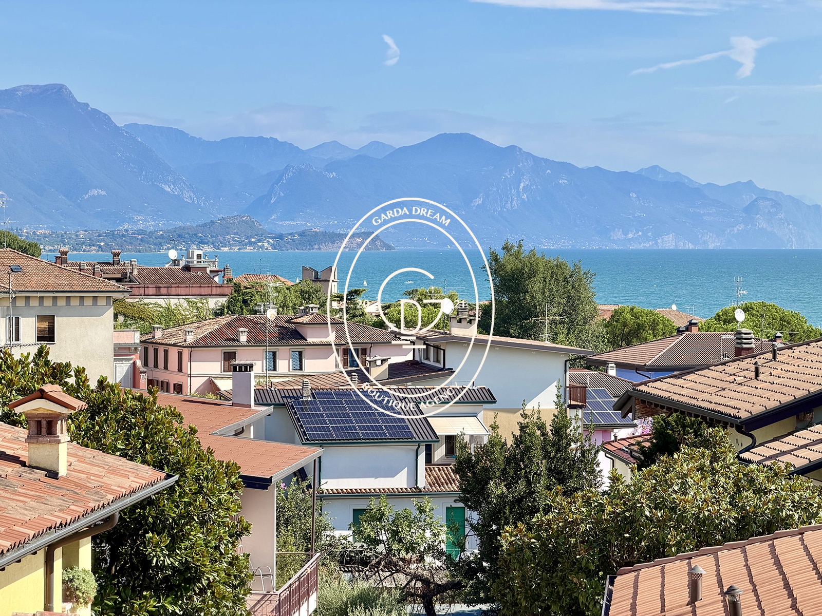 Lake-view penthouse in desenzano del garda | new build with solarium