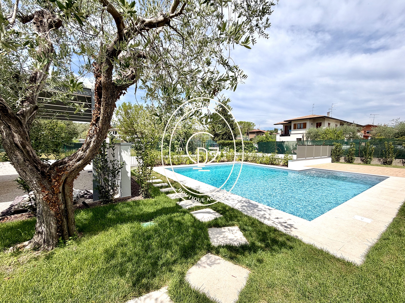 Bifamiliare con piscina a padenghe sul garda | classe a